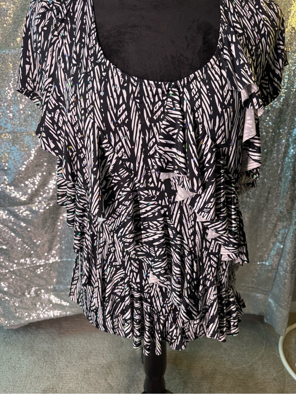 Sparkly Abstract Ruffle Top 🖤 - Picture 2 of 5